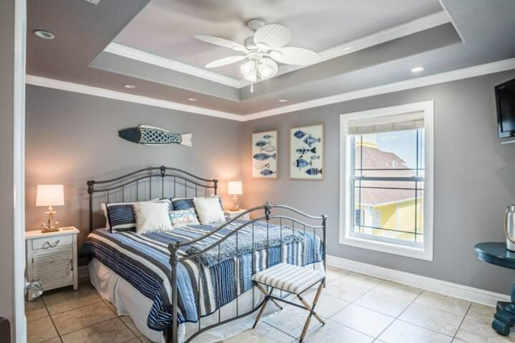 7 Bedroom Home Steps To The Beach With 4 Patios And Pool! Sleeps 20 Порт Арансас Екстериор снимка