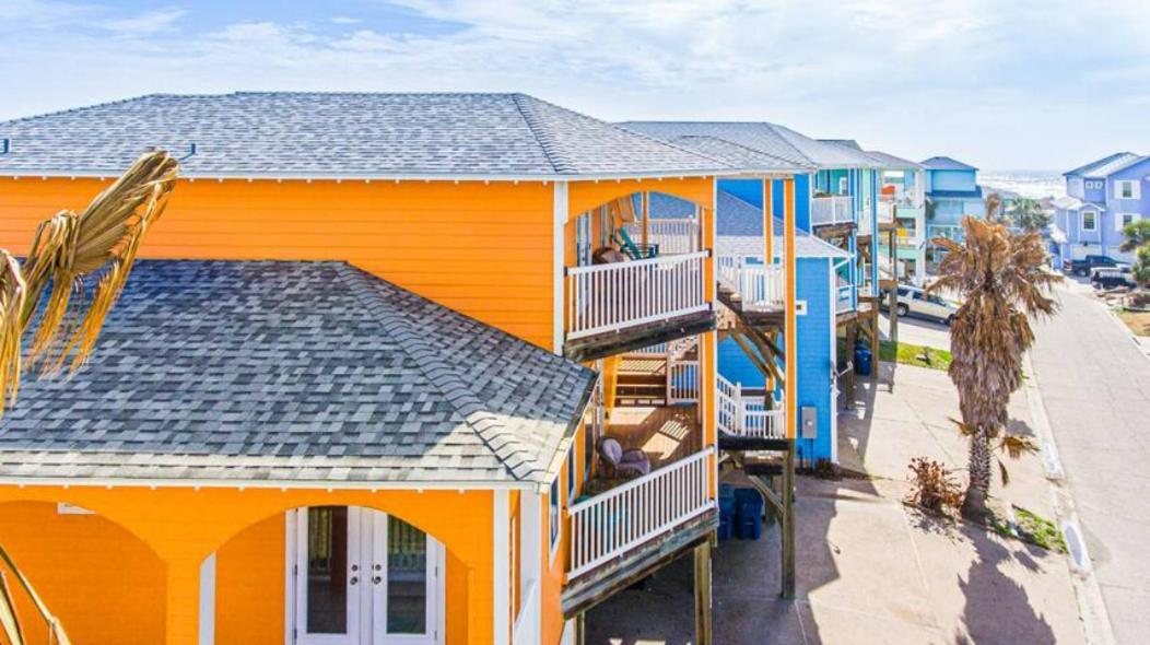 7 Bedroom Home Steps To The Beach With 4 Patios And Pool! Sleeps 20 Порт Арансас Екстериор снимка