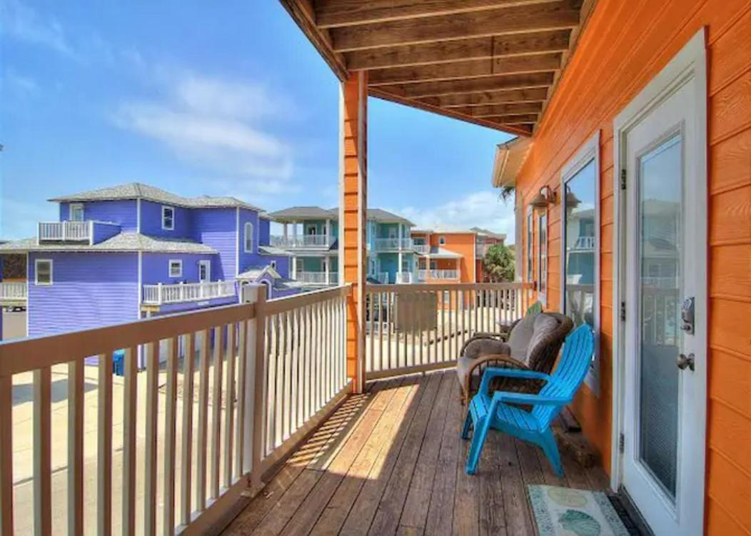 7 Bedroom Home Steps To The Beach With 4 Patios And Pool! Sleeps 20 Порт Арансас Екстериор снимка