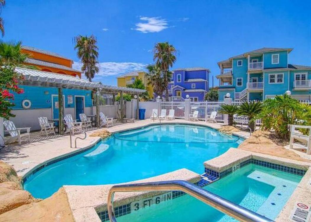 7 Bedroom Home Steps To The Beach With 4 Patios And Pool! Sleeps 20 Порт Арансас Екстериор снимка