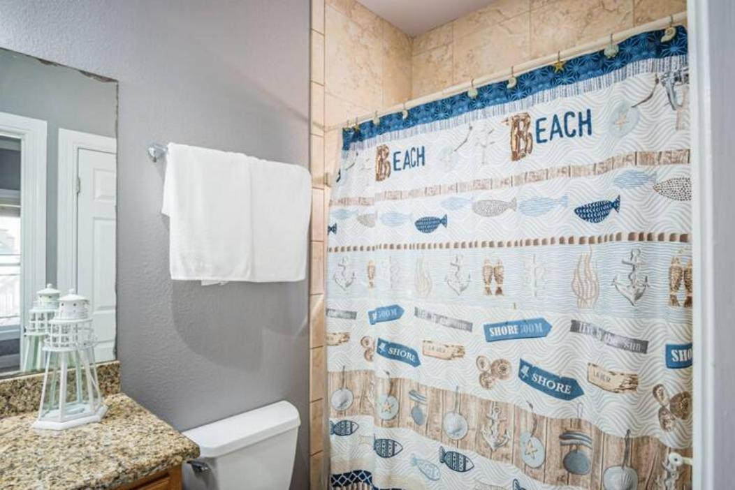 7 Bedroom Home Steps To The Beach With 4 Patios And Pool! Sleeps 20 Порт Арансас Екстериор снимка