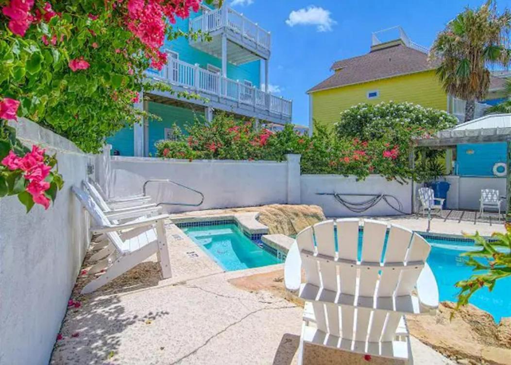7 Bedroom Home Steps To The Beach With 4 Patios And Pool! Sleeps 20 Порт Арансас Екстериор снимка