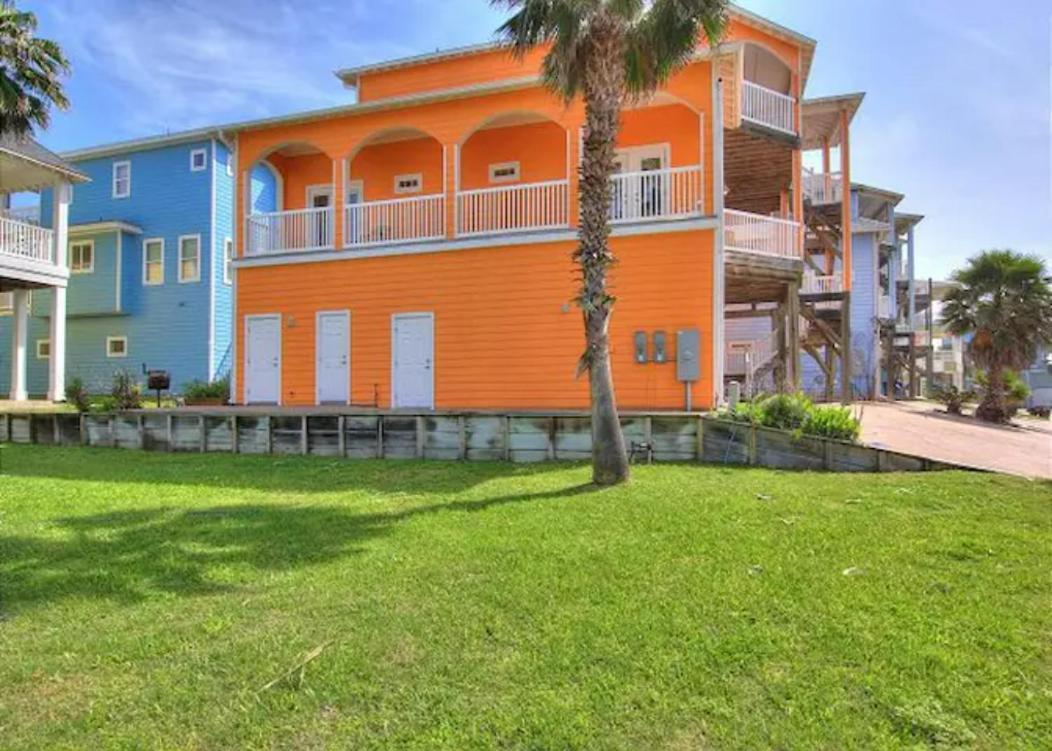 7 Bedroom Home Steps To The Beach With 4 Patios And Pool! Sleeps 20 Порт Арансас Екстериор снимка