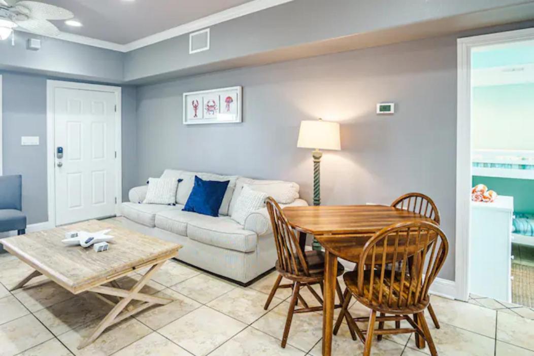 7 Bedroom Home Steps To The Beach With 4 Patios And Pool! Sleeps 20 Порт Арансас Екстериор снимка